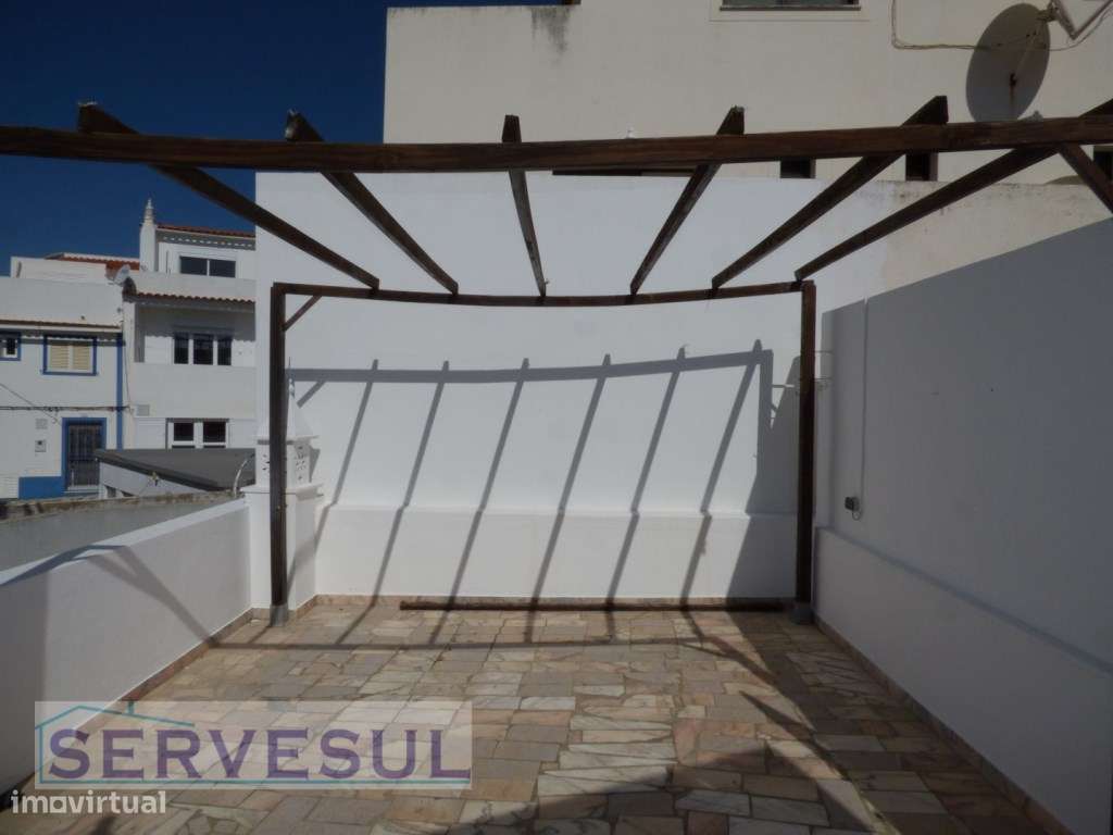 Casa Tradicional, com dois pisos, 4 quartos, dividida em duas habit...-18