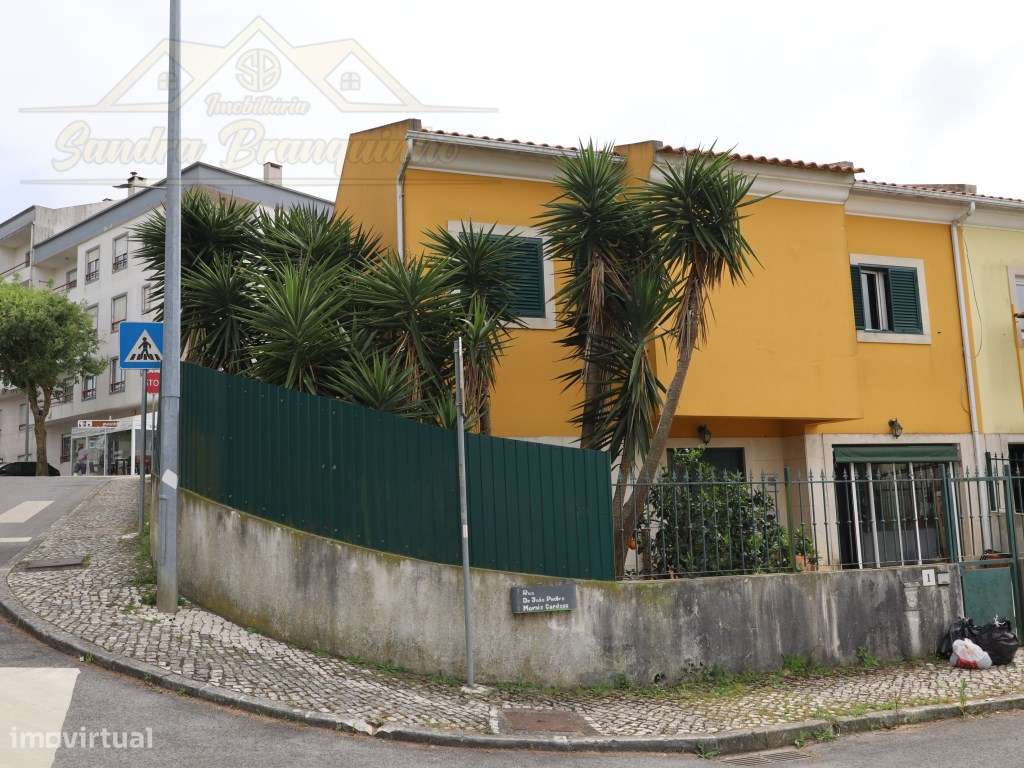 Moradia T4 com Logradouro e Garagem-27