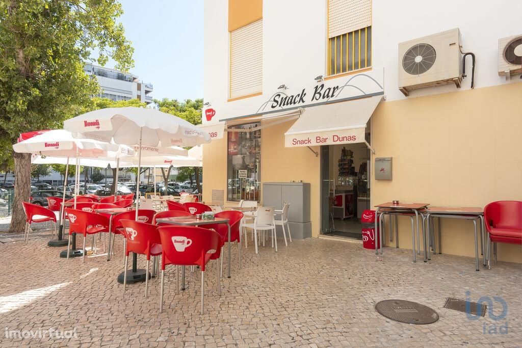 Loja / Estabelecimento Comercial em Faro de 100,00 m2