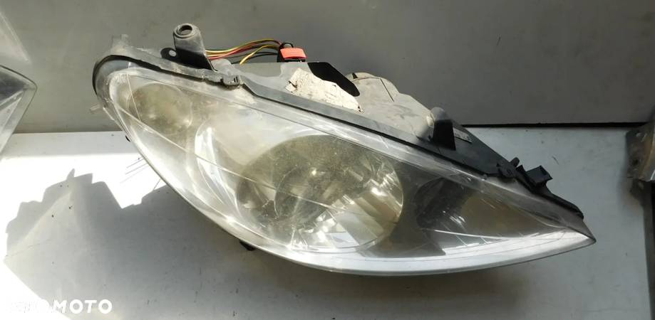 Lampa prawa przód PEUGEOT 307 Europa - 1