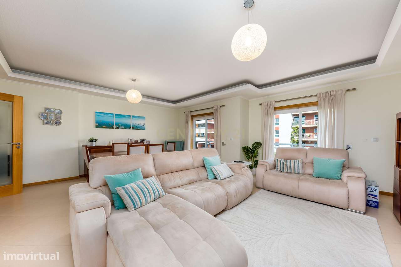 Apartamento T3 com 2 Box e 2 Suítes. Vista Panorâmica em Oeiras-8