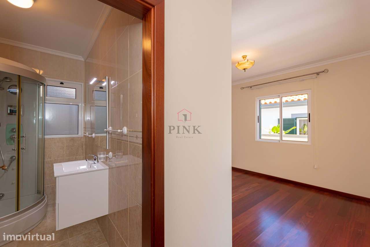 Calheta | Moradia T3 com Vista Mar e Terreno Extra-8