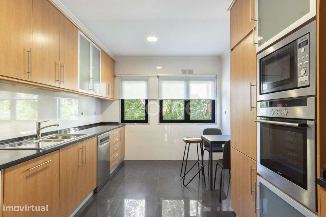 Apartamento T3 Paço de Arcos, varanda, vista mar e garagem-9