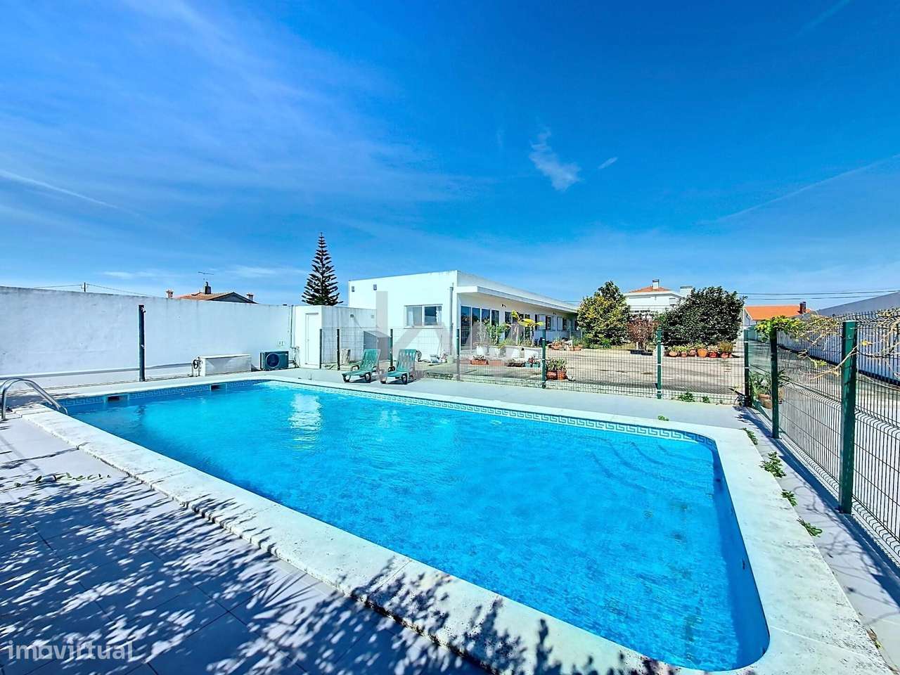 Moradia com 6 quartos, piscina aquecida, anexo e terreno com 2500m2 em-50