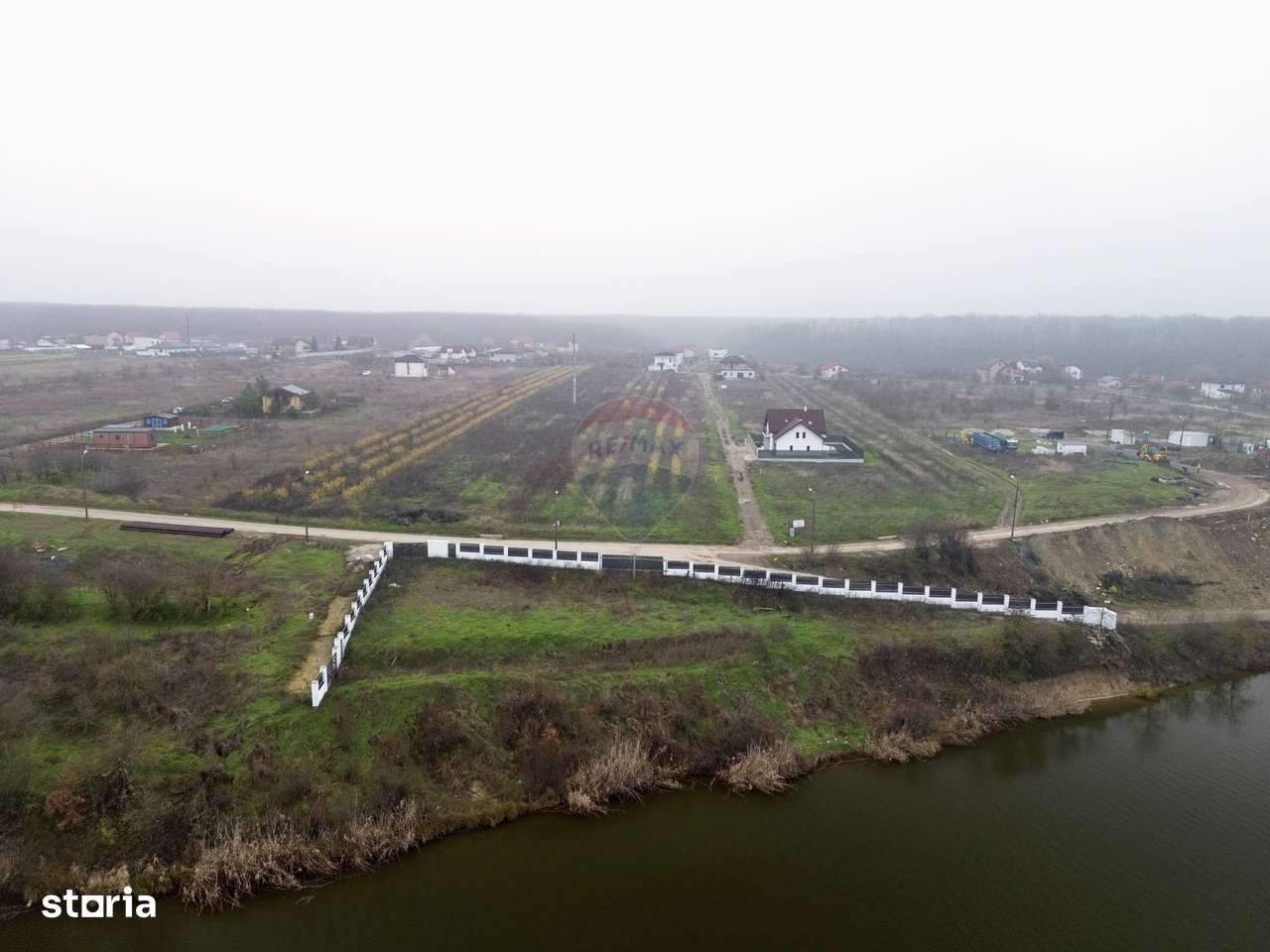 Teren intravilan de vanzare cu deschidere la lac, Branesti-1
