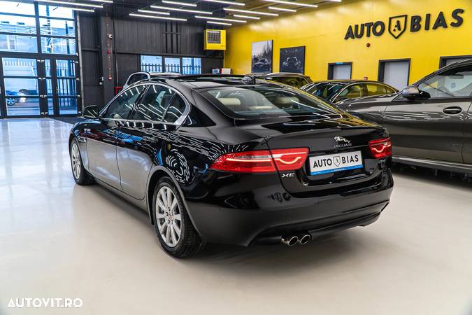 Jaguar XE 2.0 Prestige - 6