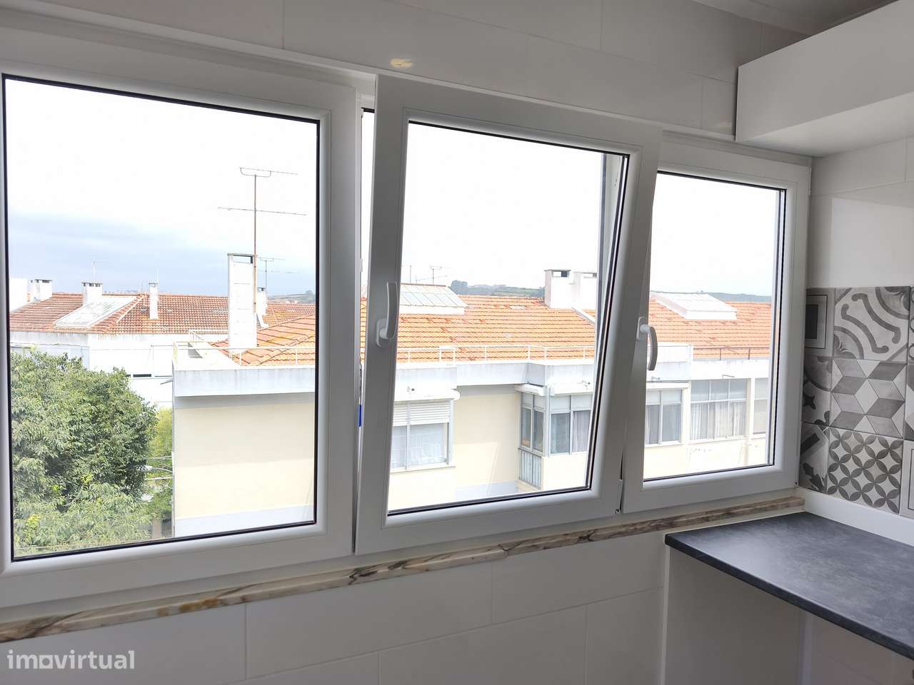 T2 Centro Queijas, Totalmente Remodelado, Junto aos CTT e P. Doce-3