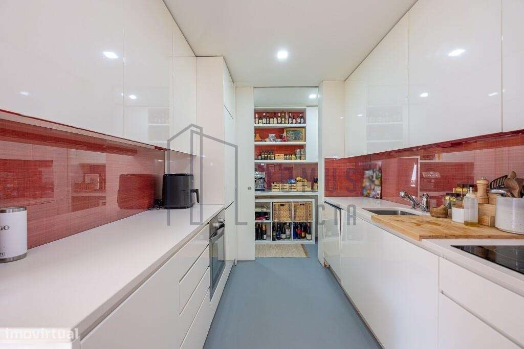 T2 remodelado com duas varandas e lugar de garagem | Zona da Boavista-9