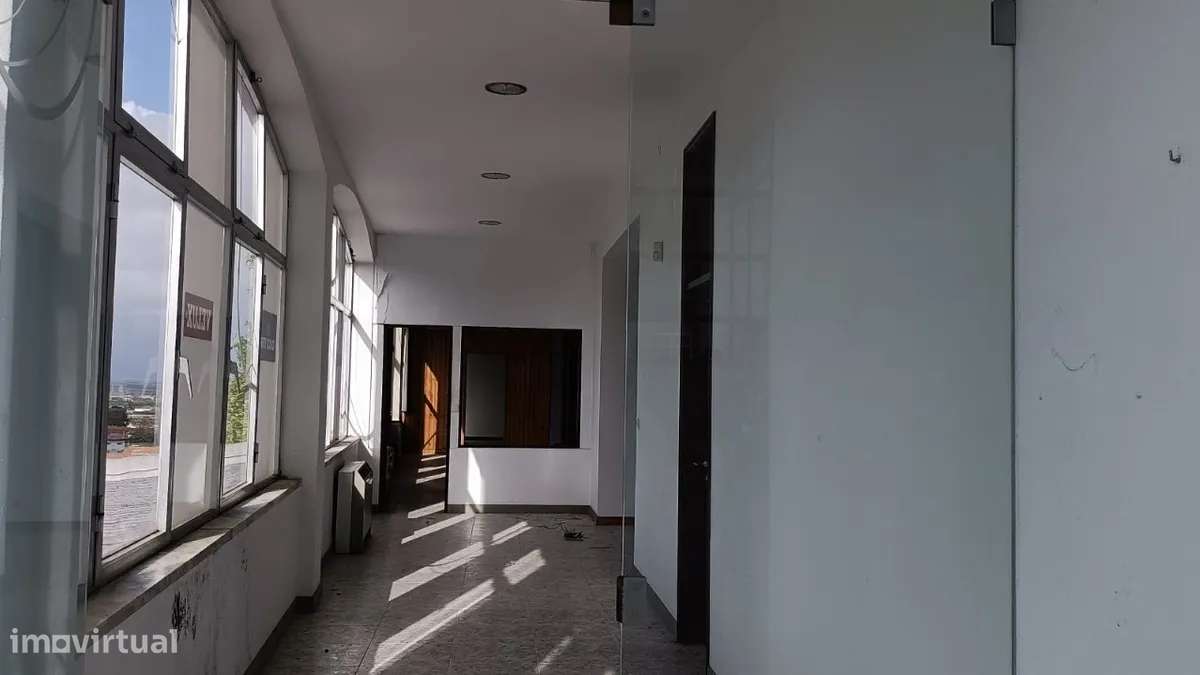 ARMAZÉM DE 2 ANDARES EM VILA NOVA DE ANHA - JUNTO Á EN13 - Grande imagem: 4/13