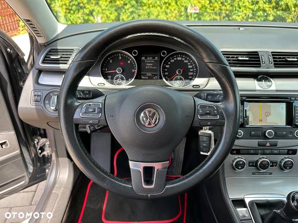 Volkswagen Passat - 8