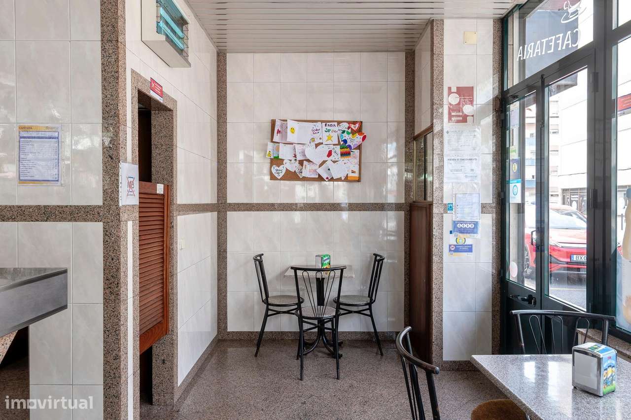 TRESPASSE de Cafeteria | 40m2 | 2 Montras | Estrada de Benfica-7
