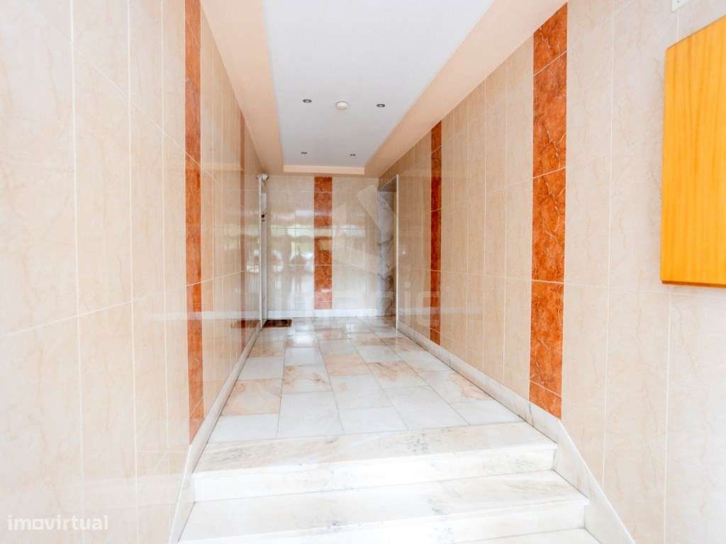 Apartamento T2 Usado com lugar de estacionamento em Vialonga-25