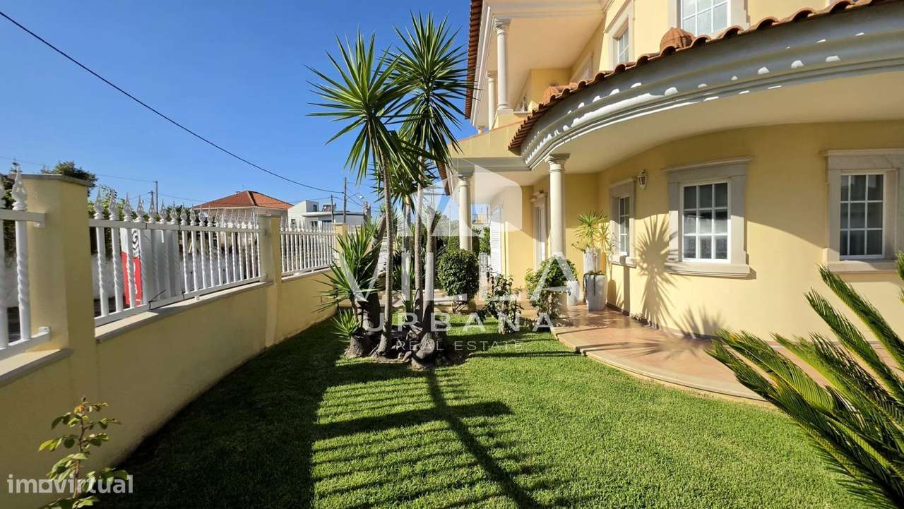 Moradia Isolada T4 com Cave, Sub-cave e Jardim | Charneca da Caparica-48