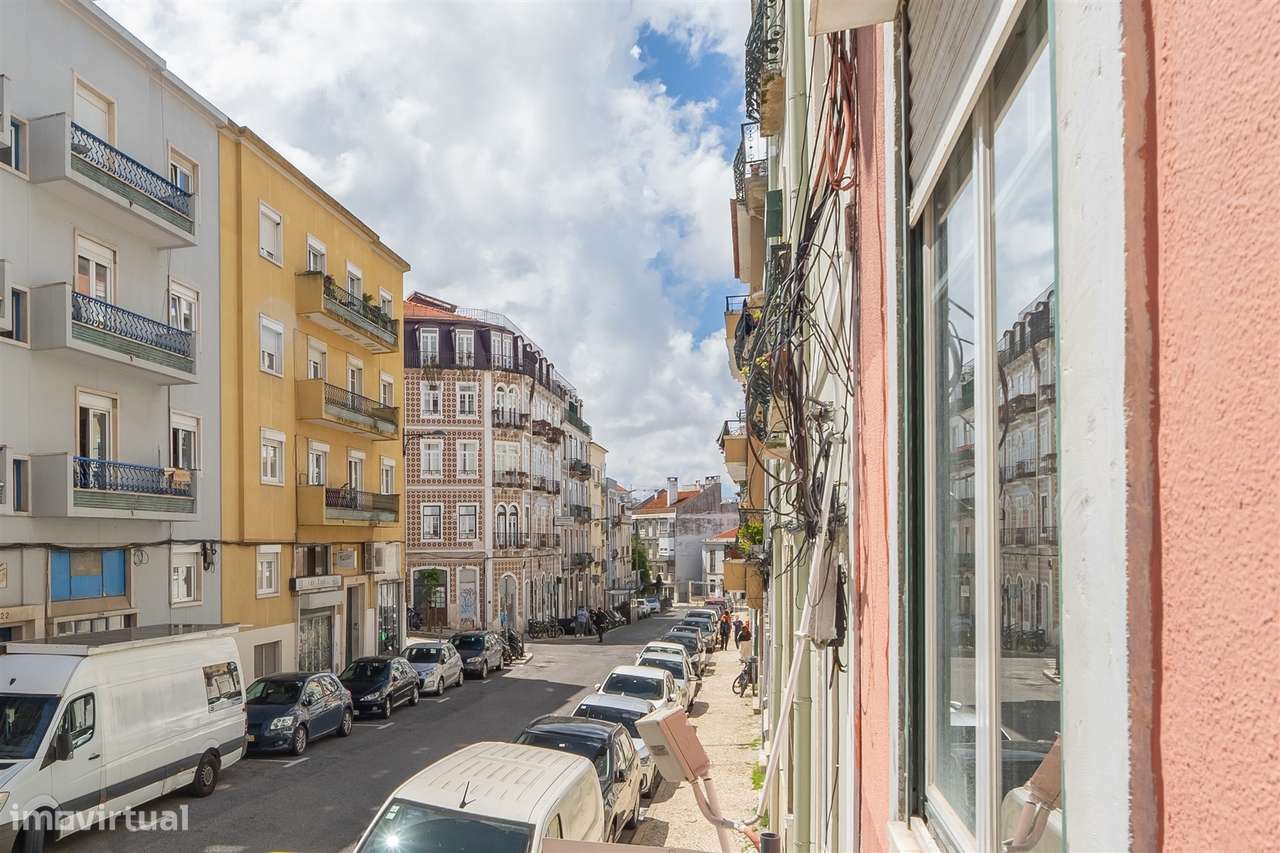 Apartamento T3 em Arroios – Charme clássico no coração de Lisboa-27