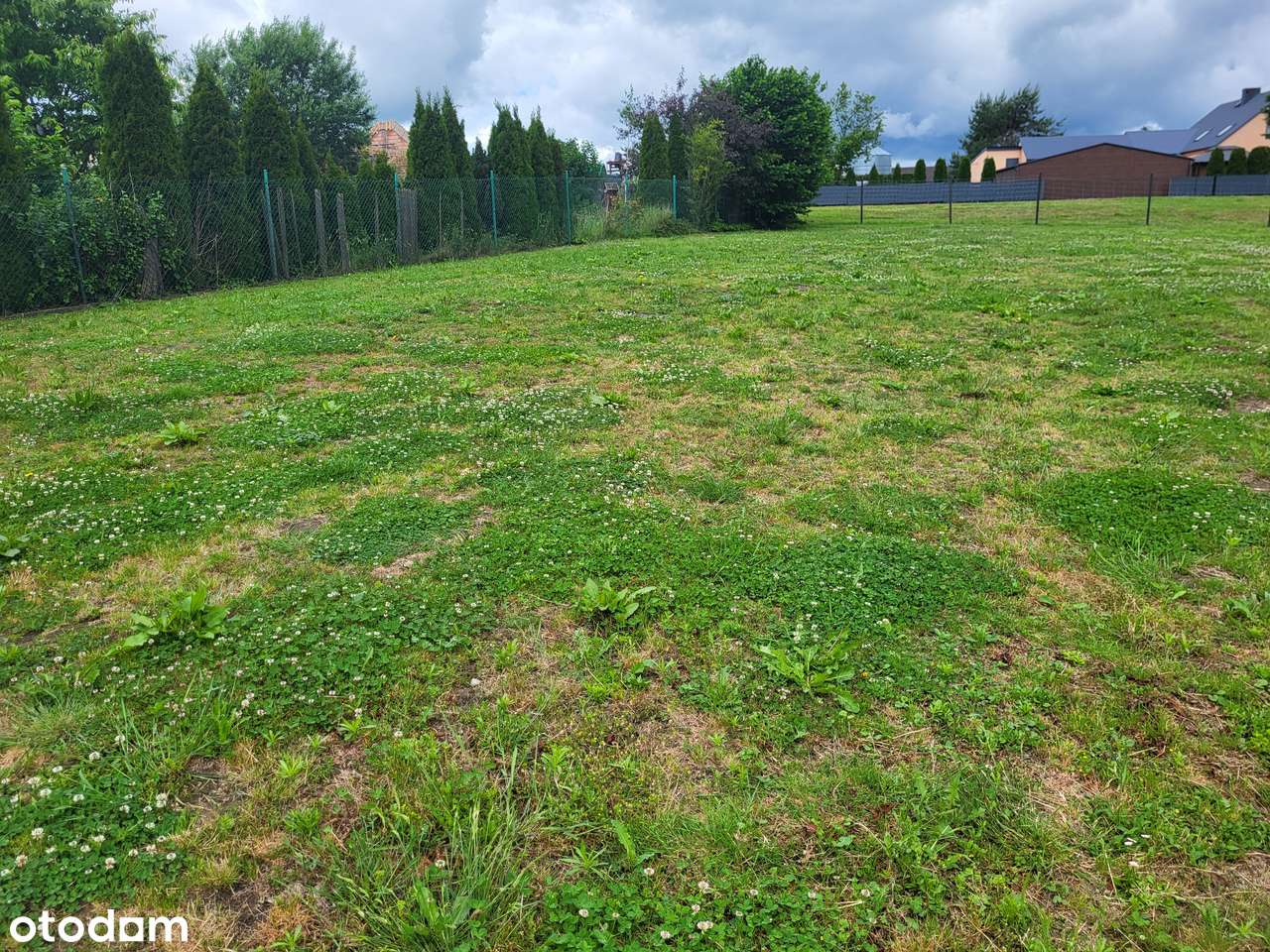 Działka 940 m² w centrum z mediami w dzielnicy domów jednorodzinnych-3