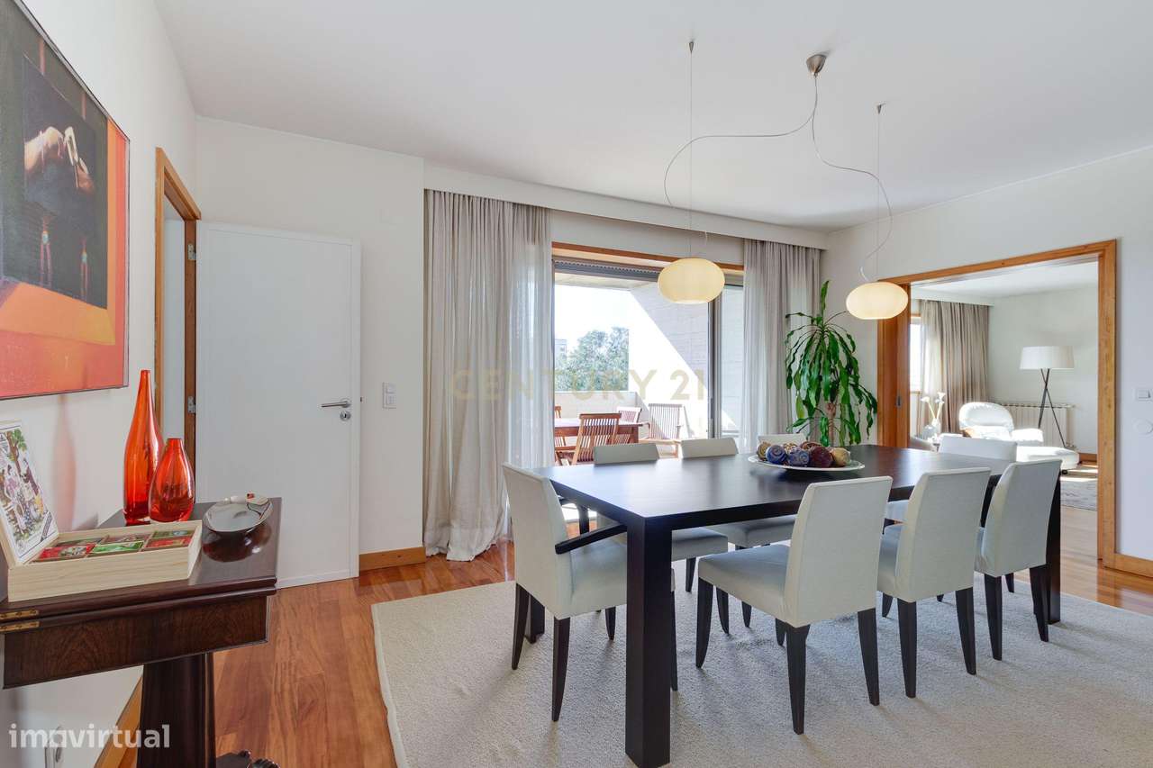 T4+1 na 1ª linha Condomínio fechado Parque das Conchas-11