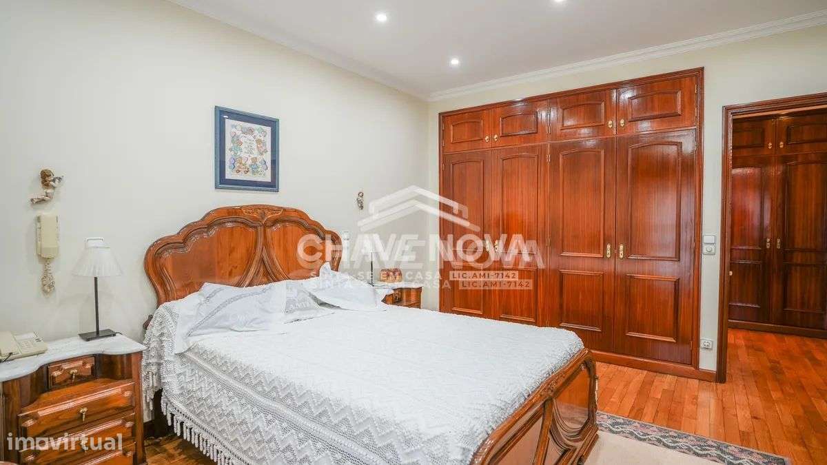 MORADIA V4 C/ PISCINA E TERRENO C/ ÁRVORES DE FRUTO-12