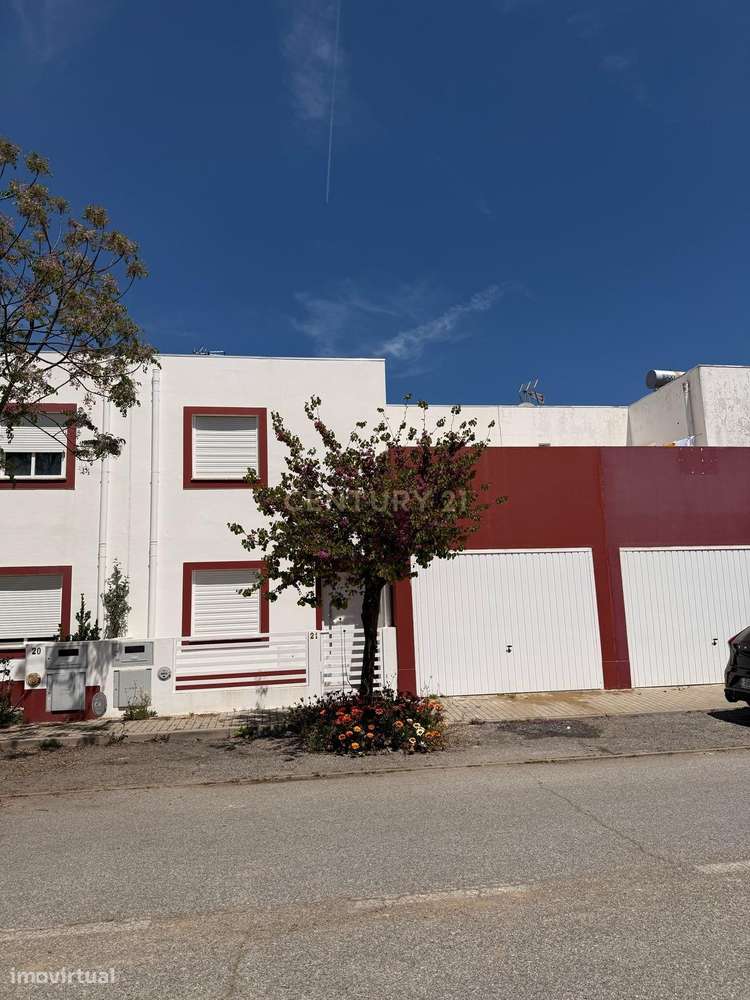 Magnifica T3 com Piscina no Corval-48