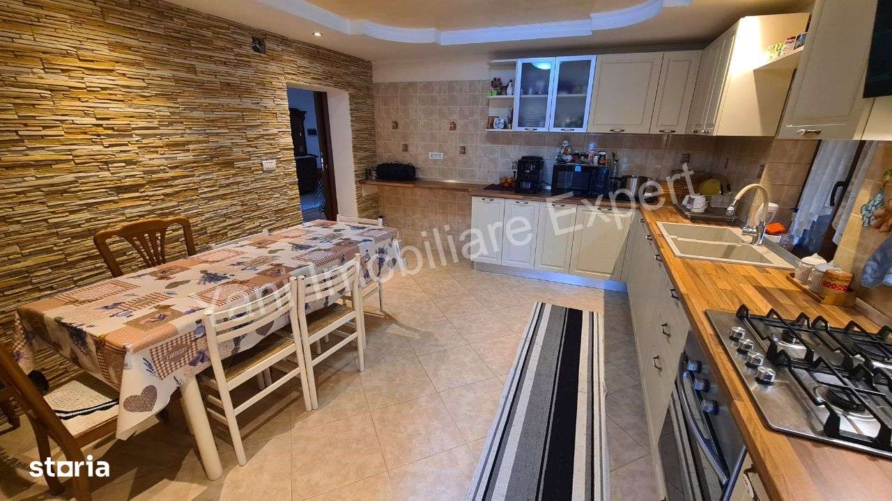 Casă de vânzare în comuna Corbeni, Județ Argeș. - Imagine principală: 4/20