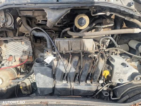 Dezmembrez Renault Megane Scenic RX4 2000 benzina 102KW an 2001 - 4