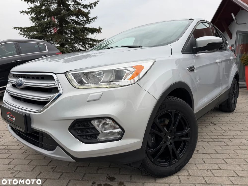 Ford Kuga II 1.5 EcoBoost 2x4 Black & Silver 2017