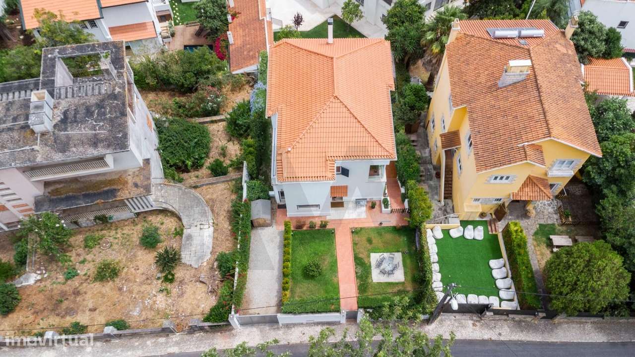 Moradia com jardim e piscina no Estoril - áreas amplas e excelente lum - Grande imagem: 2/60