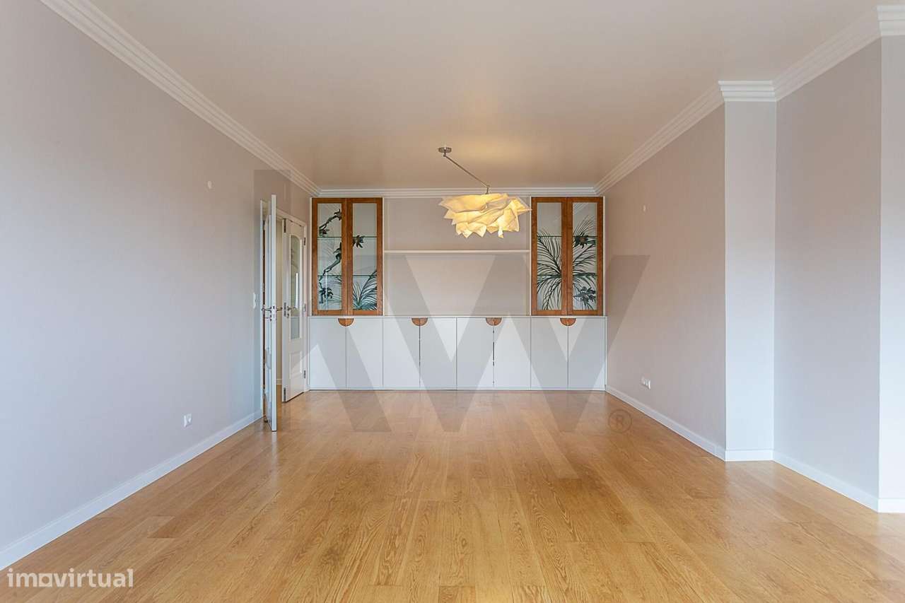 ARRENDAMENTO |T1 RENOVADO | VISTA MAR, BOX e ARRECADAÇÃO |BUZANO, CASC - Grande imagem: 5/22