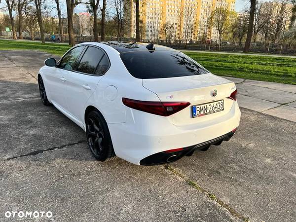 Alfa Romeo Giulia 2.0 Turbo 16V AT8 Veloce Ti - 3