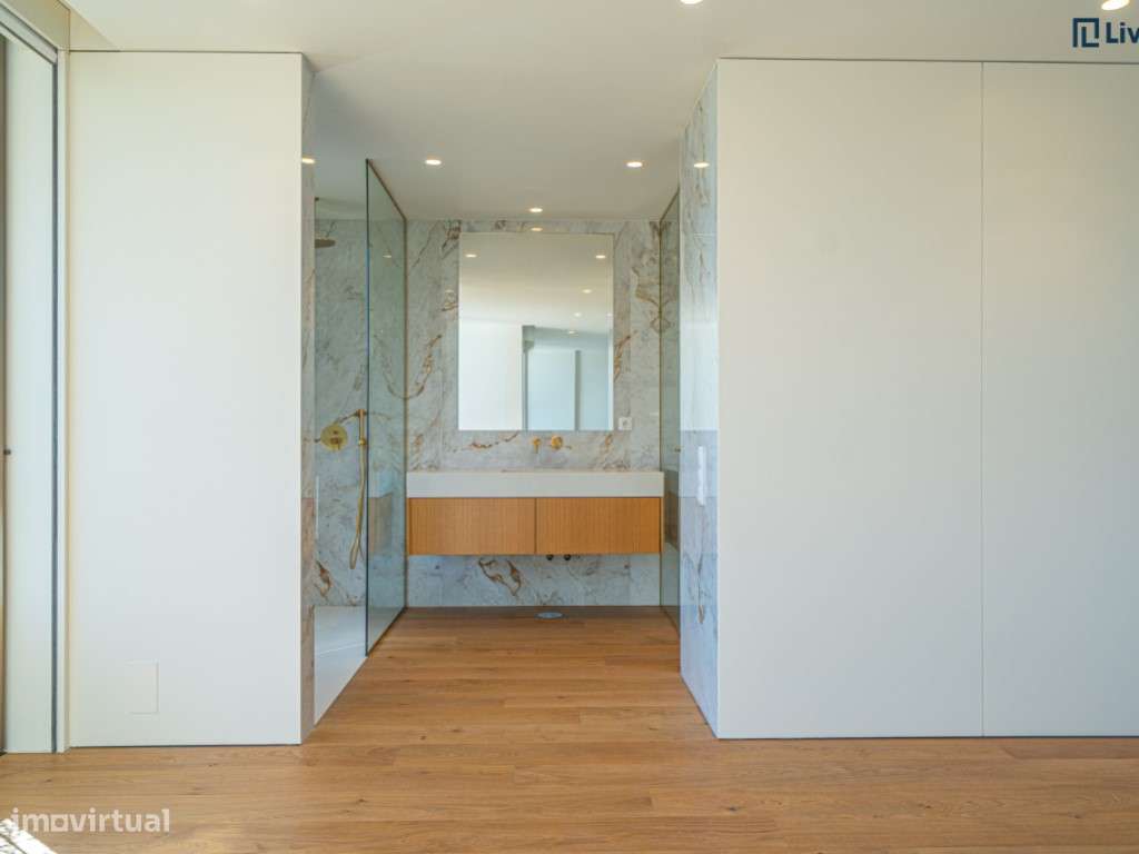 Espetacular T3 com 500m2 e vistas-29