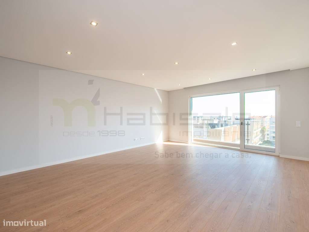 T3 Excelentes Acabamentos com Box Perto da Praia de Carcavelos - Grande imagem: 2/31