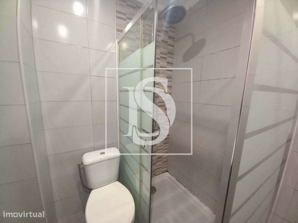 Apartamento T2 Remodelado no Coração do Montijo-25