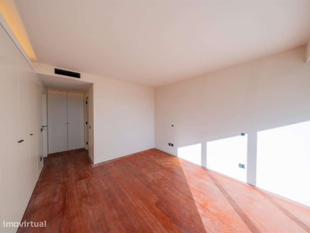 Moradia com elevador no centro da Trofa-9