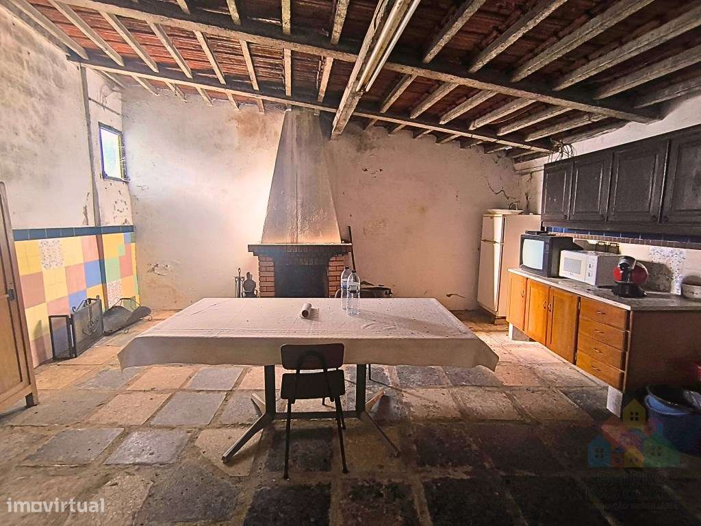 Moradia térrea com terreno junto aos acessos da A13-8