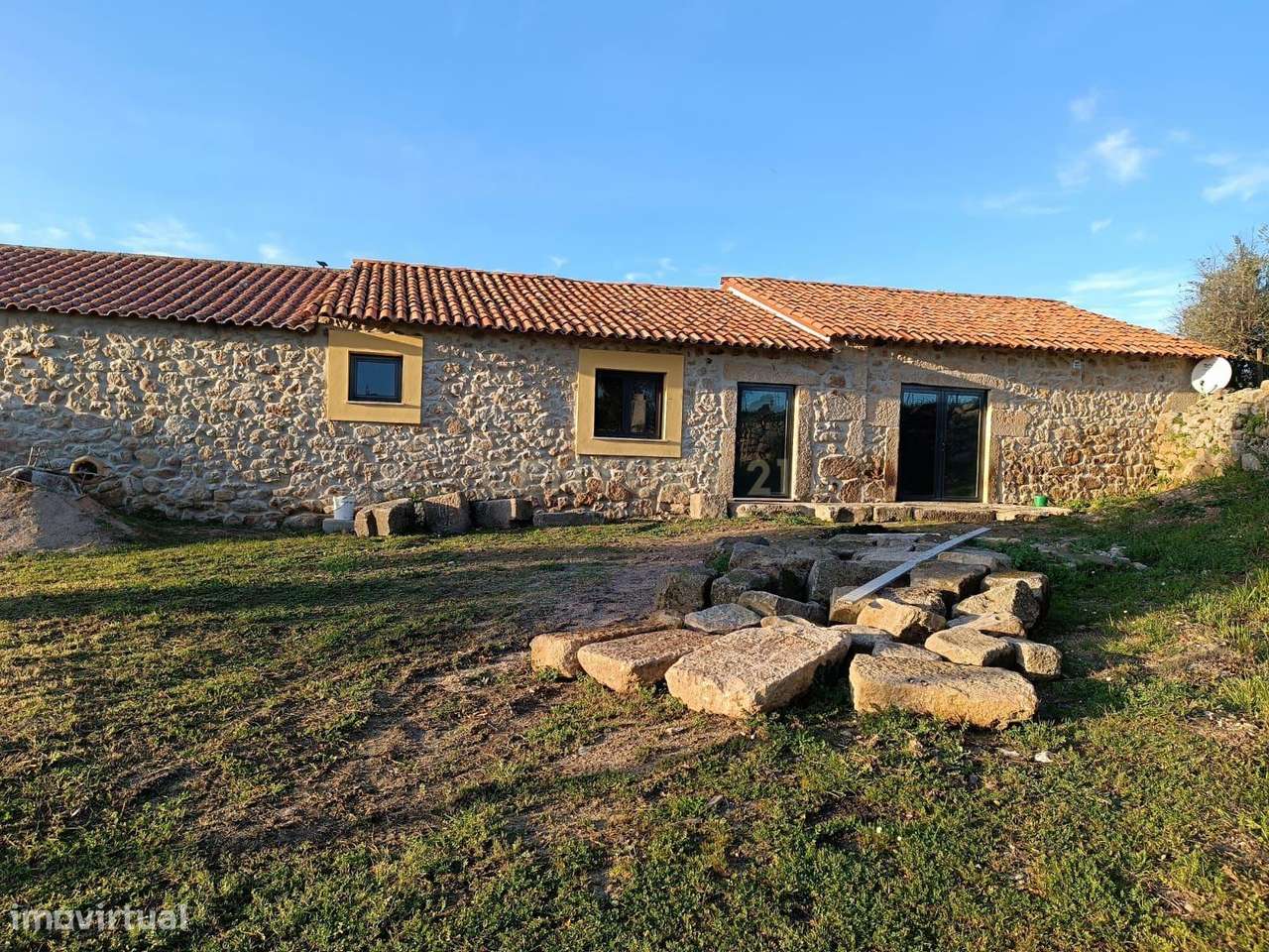 Terreno com Moradia Rústica totalmente remodelada, Idanha-a-Nova - Grande imagem: 2/19