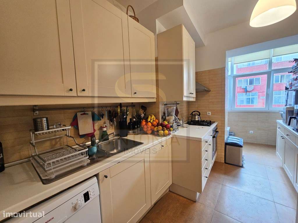 Encantador Apartamento T4 no Coração da Estefânia - Lisboa-12