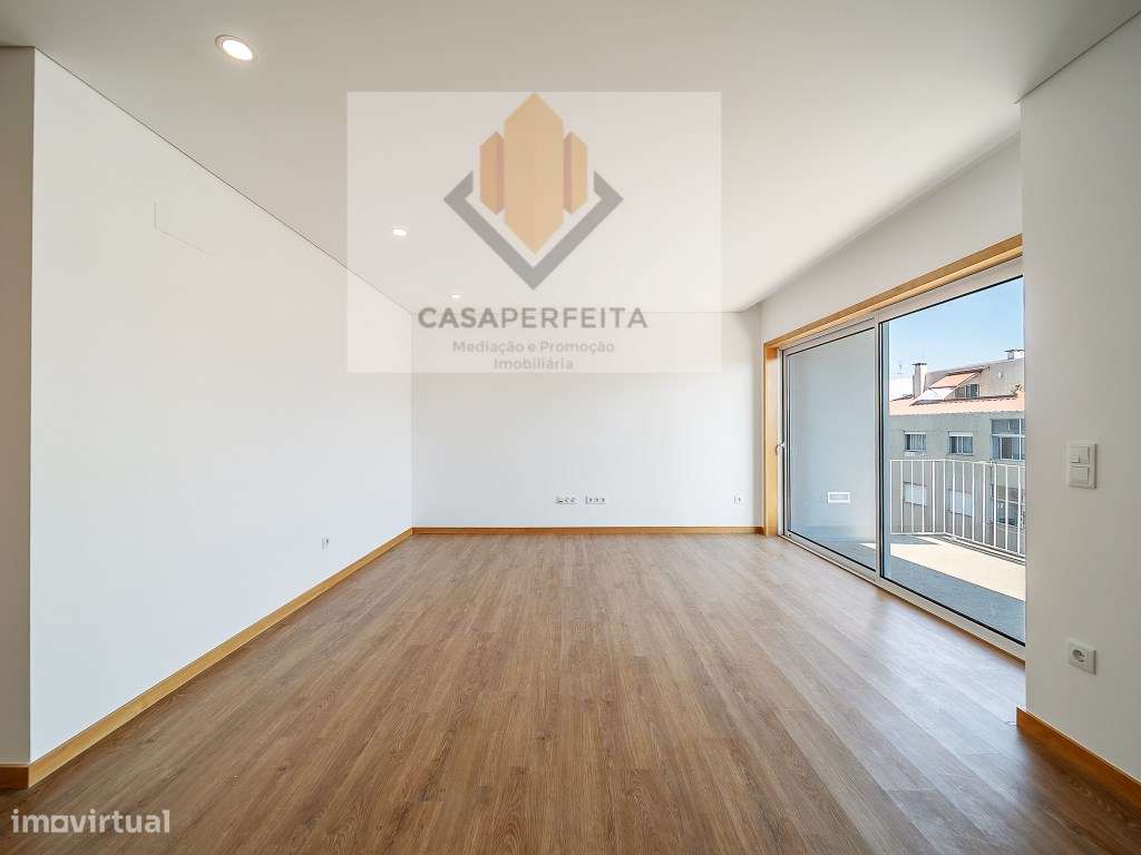 Apartamento T1 Novo com Varanda Ampla e Lugar de Garagem - Oliveira...-3