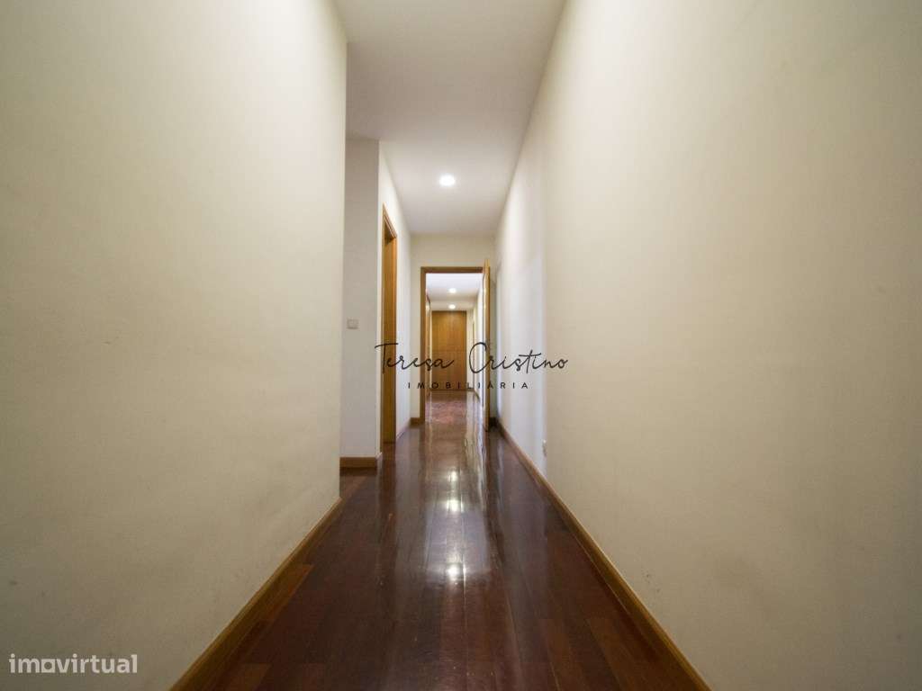 Apartamento T3 com Garagem Fechada e Elevador Arca, Ponte de Lima-15