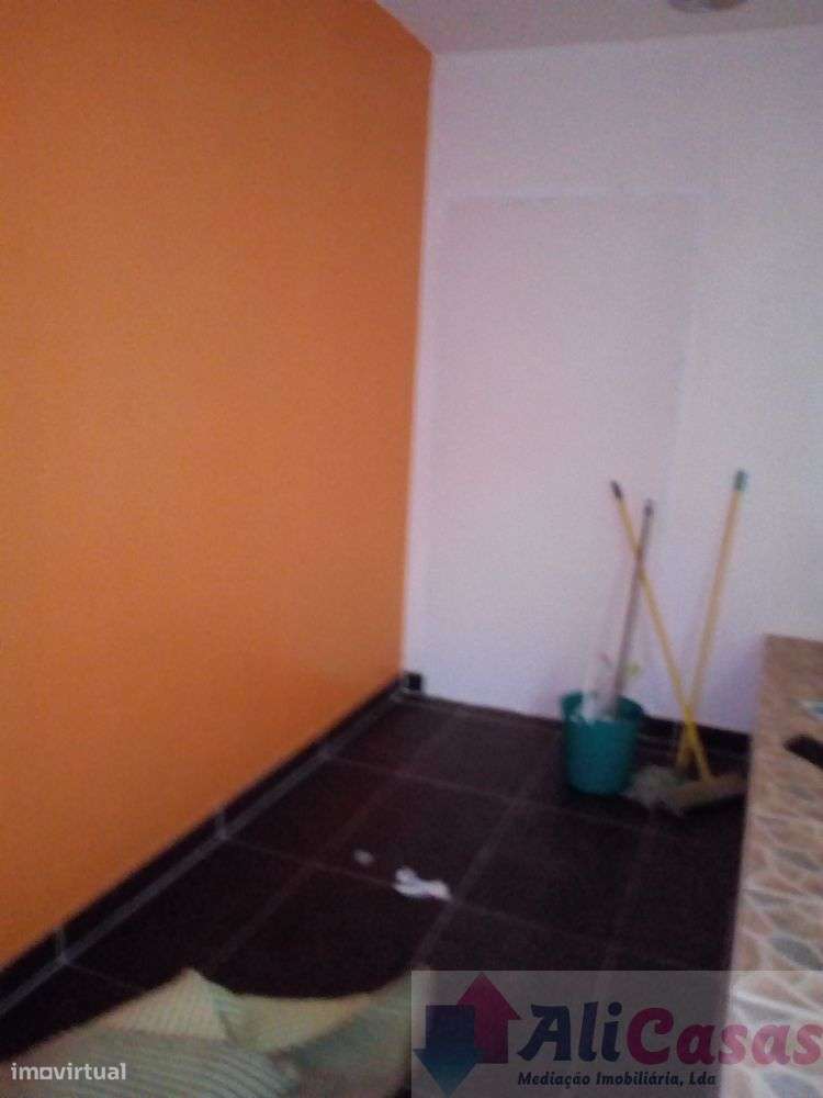 Loja com Montra e Cave-6