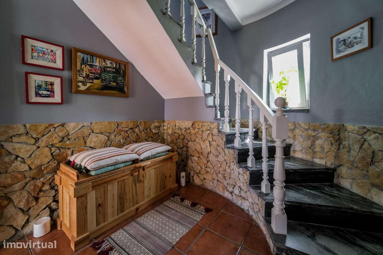 Moradia T5 renovada com piscina, perto da Ericeira.-36