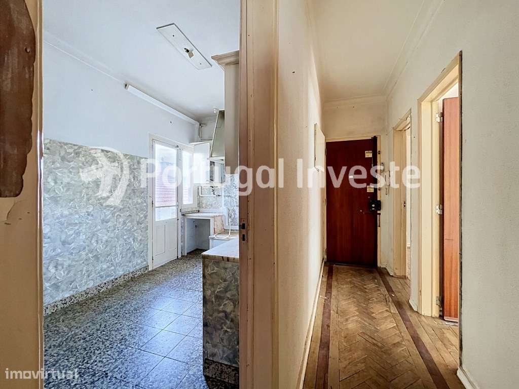 Apartamento de 5 assoalhadas na rua Capitão Leitão, Almada-8