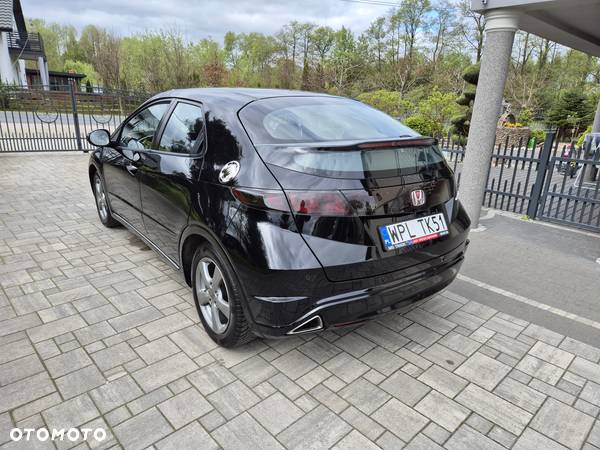 Honda Civic 1.4 i-VTEC Comfort Black Edition - 17