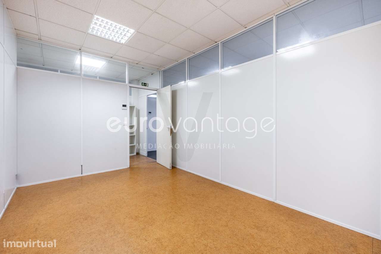 Espaço Comercial / Armazém com 700 m² a 5 minutos de Leiria-38