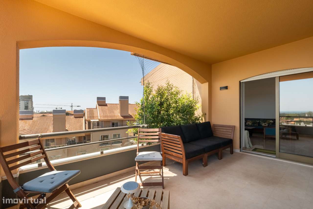 Viva o Sonho de Cascais: Duplex Exclusivo com Vista Mar!-26
