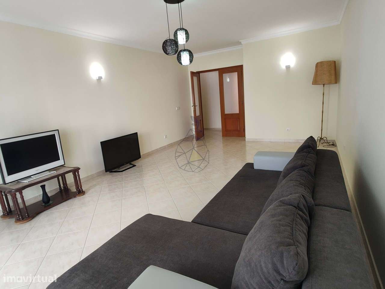 Apartamento T2 para arrendar ao ano na Praia de Armação de Pêra - Grande imagem: 2/26