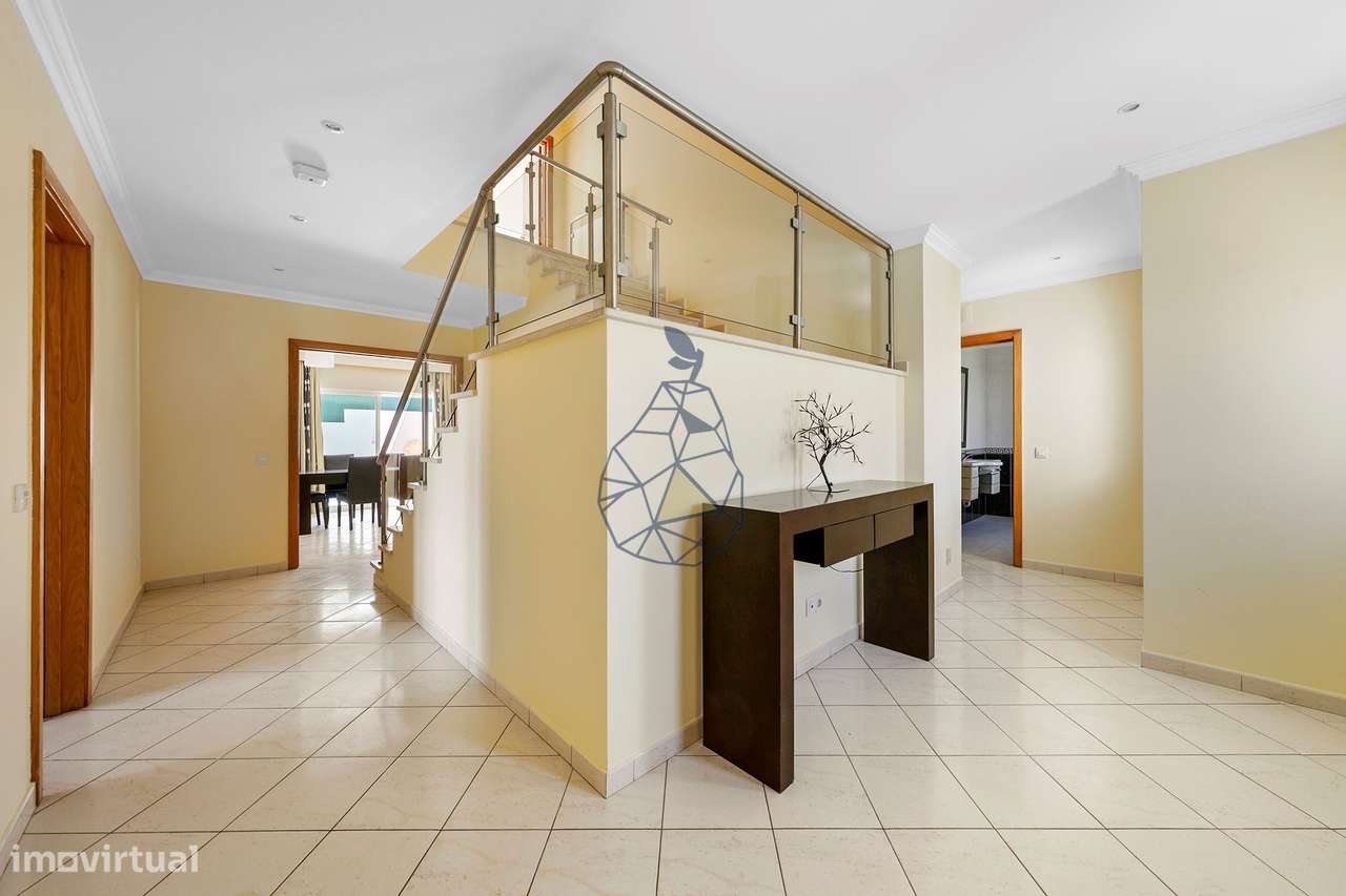 Moradia T5 com Piscina Privada, Jardim e 5 Suites em Montechoro, Albuf-3