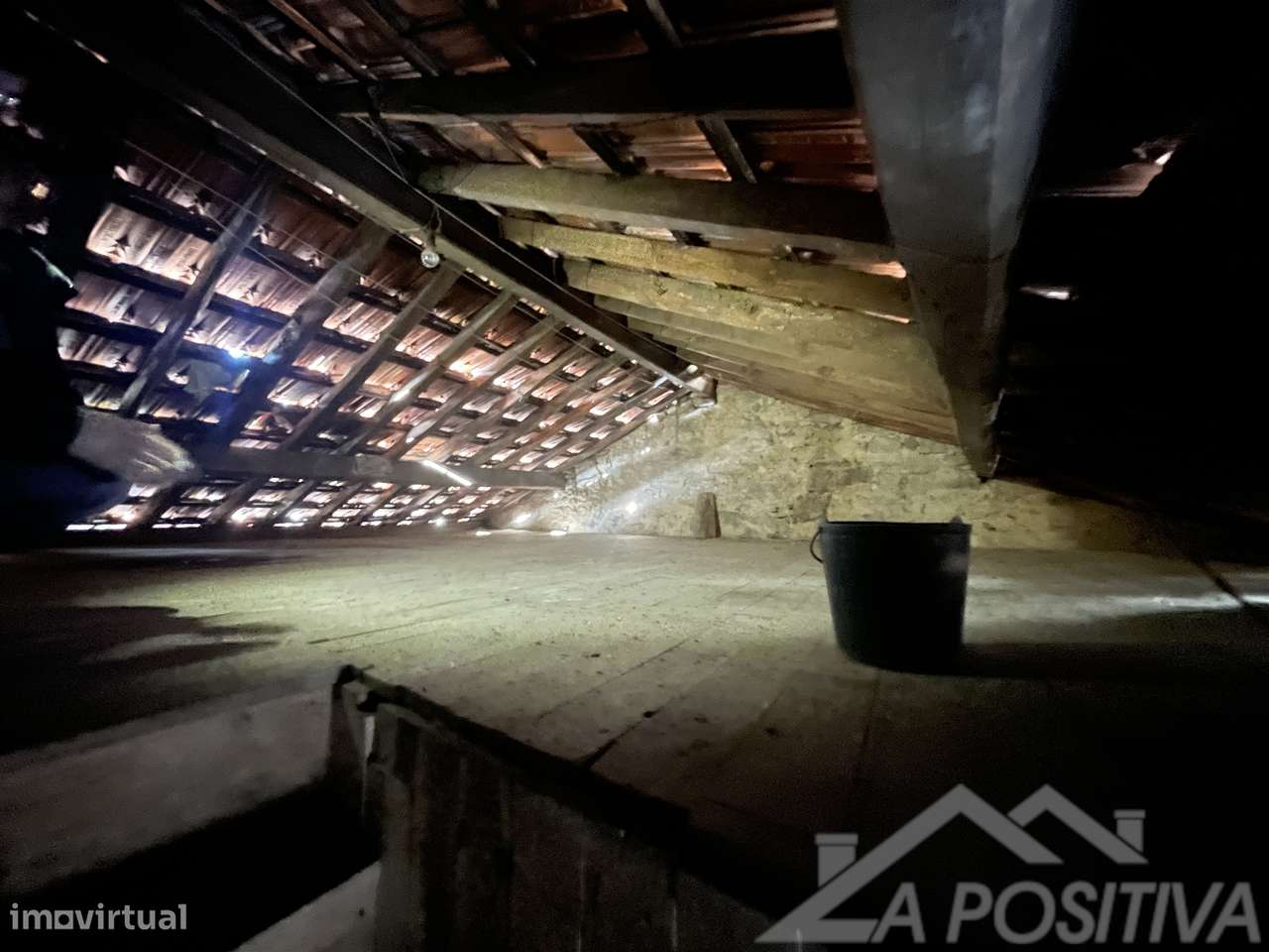 Moradia para Restaurar T3 Venda em Arcozelo,Gouveia-30