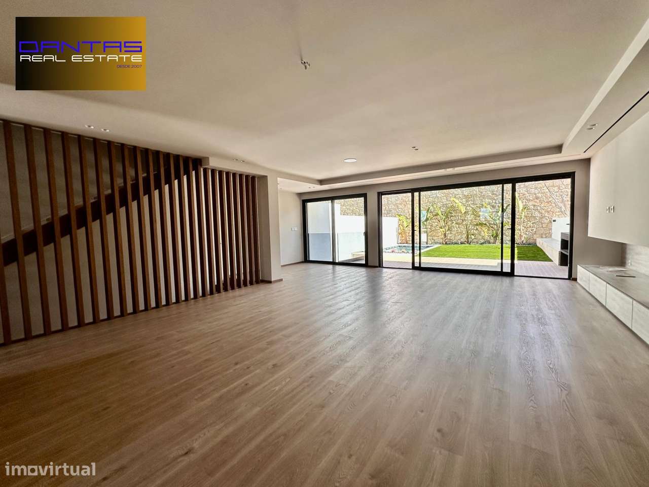 Gaveto T4 já com a estrutura concluída, lote 400m2-34