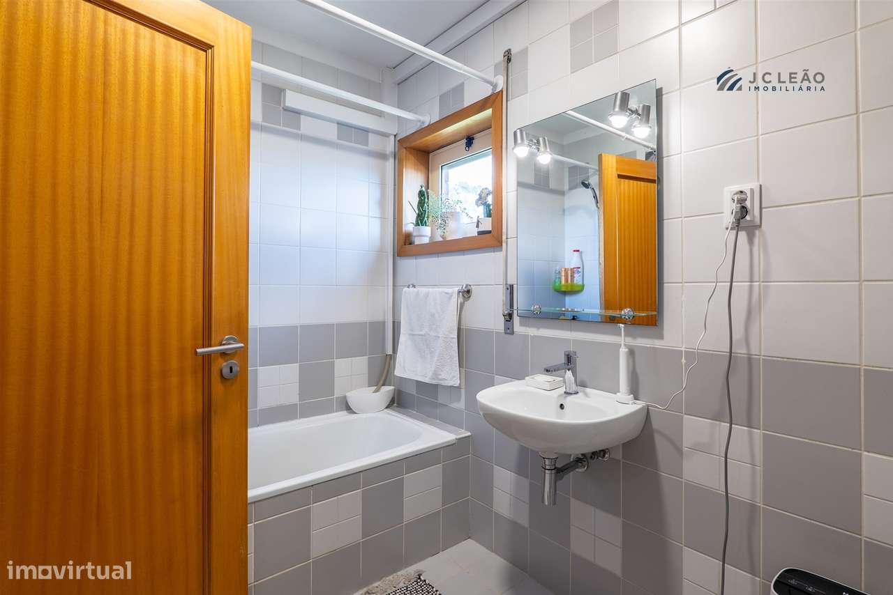 T3 com Excelente Exposição Solar no Coração de Paredes-25