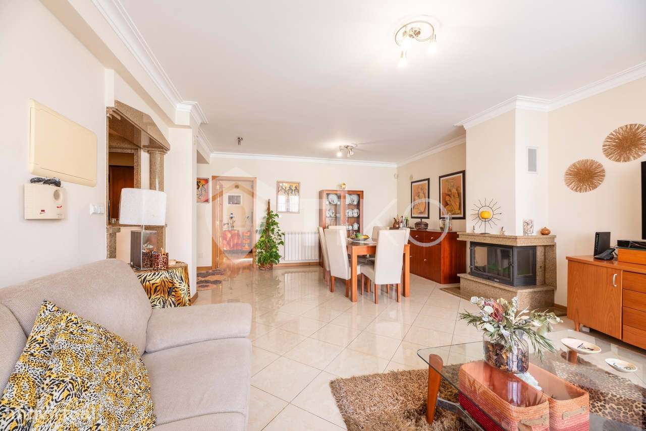 Moradia, 342 m², Charneca de Caparica e Sobreda-15