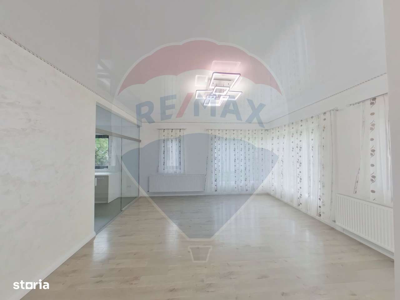 Casă / Vilă cu 4 camere de vânzare în zona Nord-Est - Imagine principală: 4/11